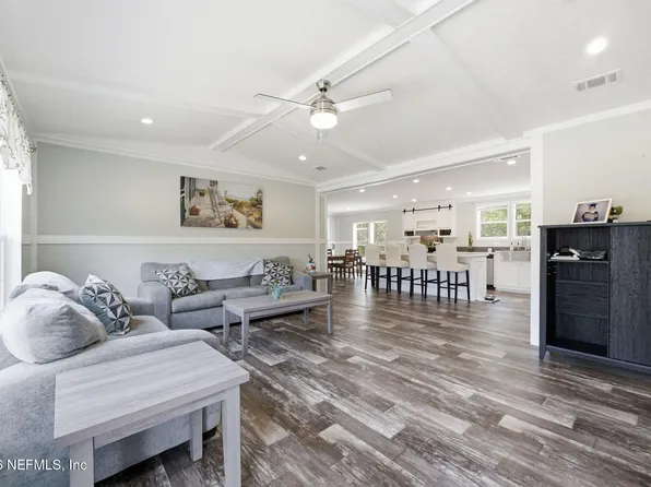 132 LAKE LUCY Court, Interlachen, FL 32148