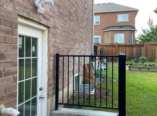 179 Huddlestone Cres #Basement, Milton, ON L9T 8M9