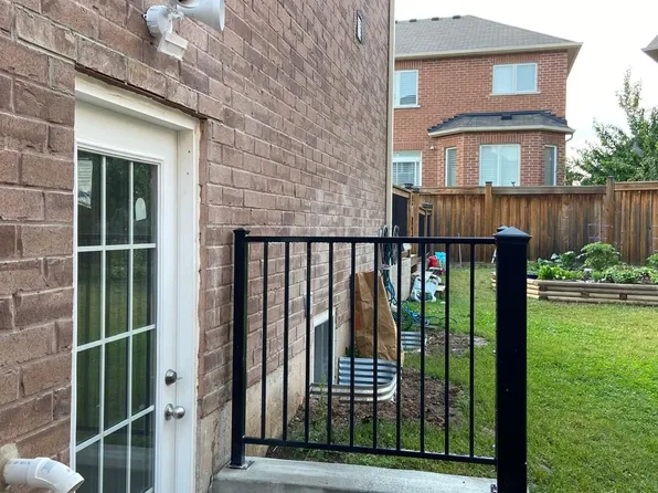 179 Huddlestone Cres #Basement, Milton, ON L9T 8M9