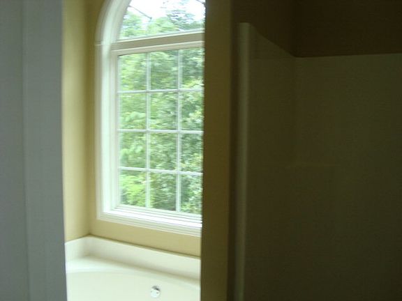 4th image of 261 Luke St SW