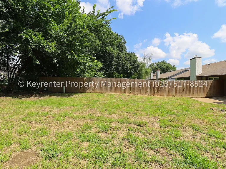 4902 S Gum Ave — Photo 72