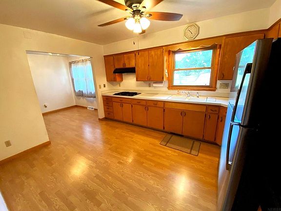 5th image of 3035 Clark St
