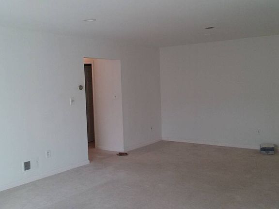 4th image of 523 Sharon Ct