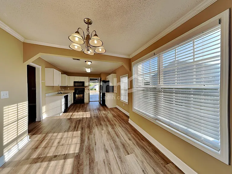 208 Winding Willow Trl — Photo 8