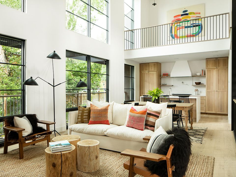 1st image of 615 Hall Ave