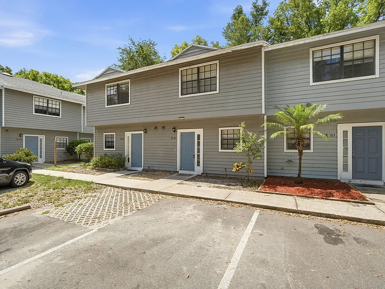 1910 W Sligh Ave #E102 — Photo 2