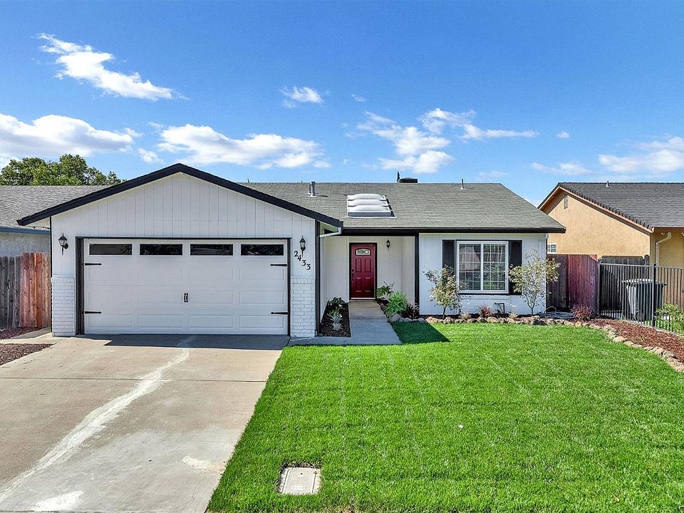 1st image of 2433 Banyan Dr