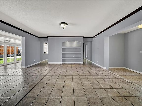 4th image of 321 Thunderbird Dr