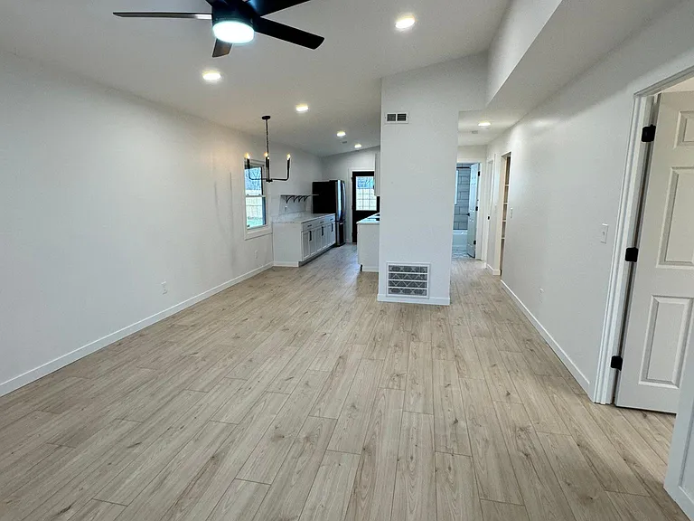 705 Brookfield Dr — Photo 2
