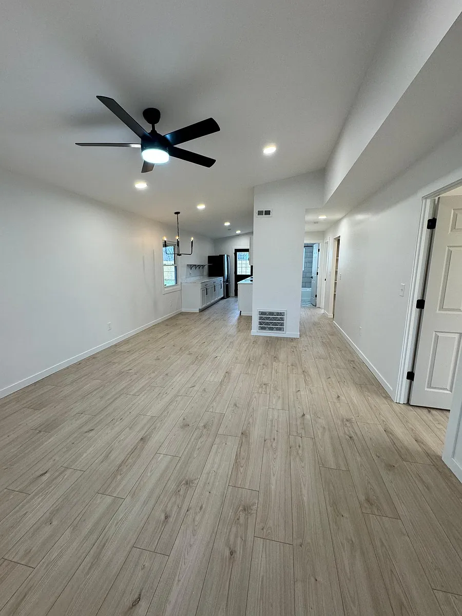 Building Photo - 705 Brookfield Dr