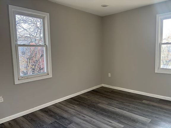 5th image of 70 Willoughby St Floor 2