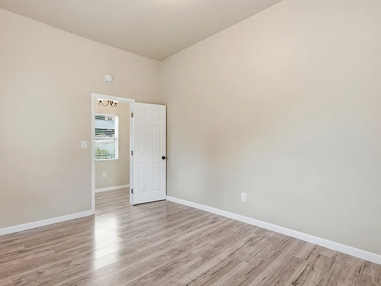 1025 Elliott Ave — Photo 8