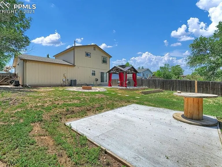 1220 Irving Ln — Photo 20