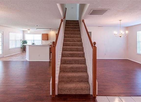 3rd image of 1404 Linda Ln