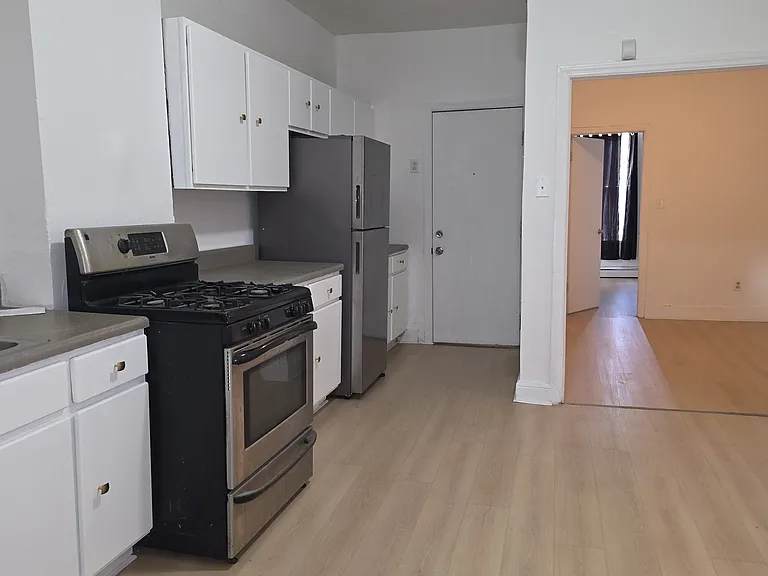 406 Woodlawn Ave #1 — Photo 2
