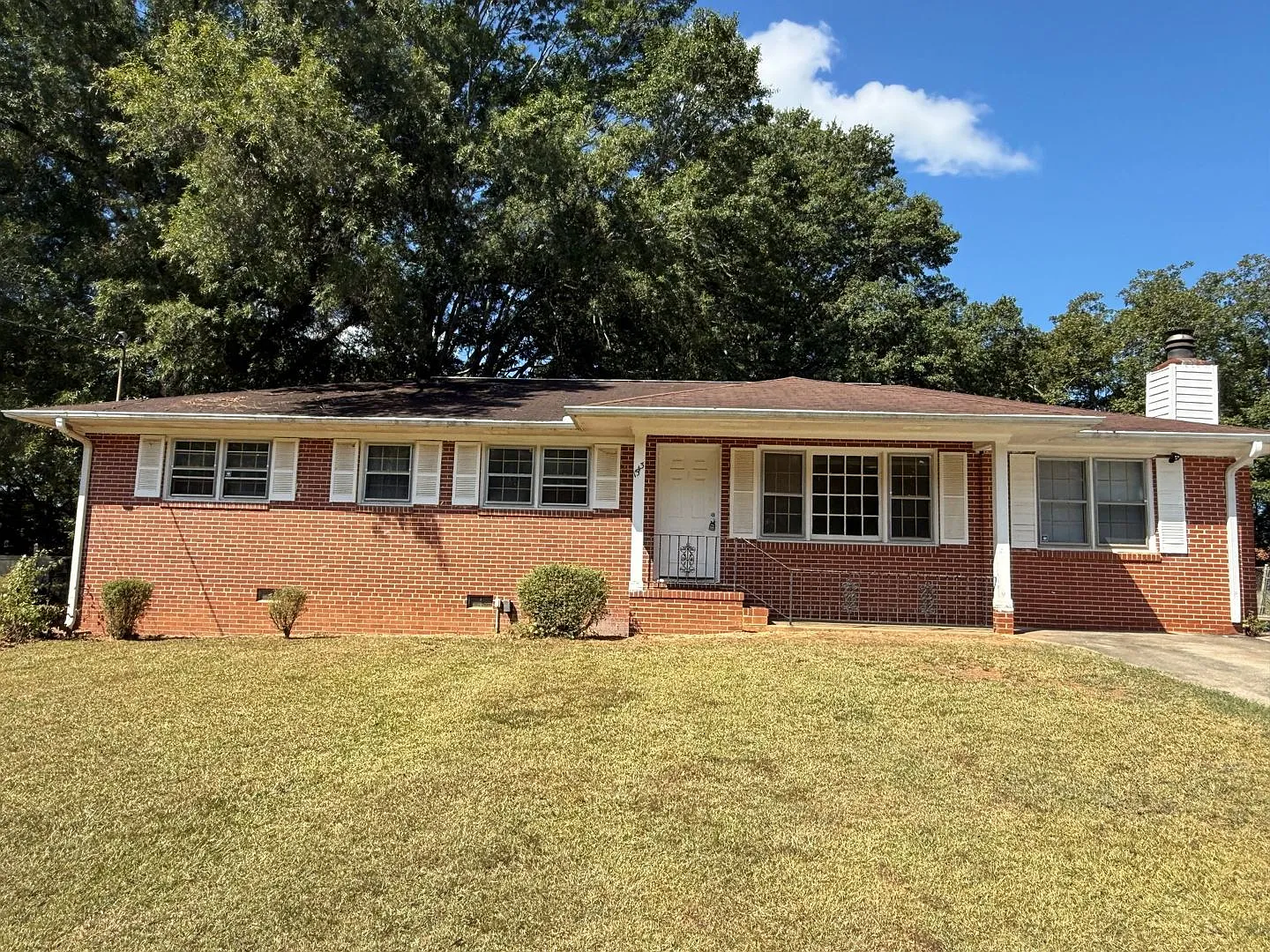Spacious 3 Bedroom 1.5 Bath With Bonus Room — Photo 1