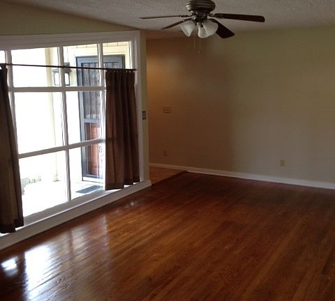 4th image of 157 Arlington Dr