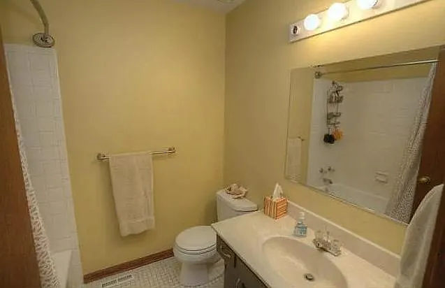 9817 Foster St — Photo 12
