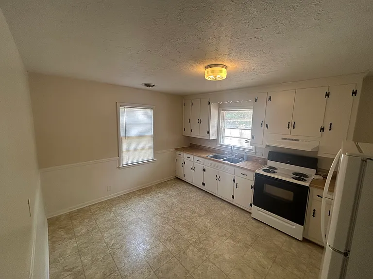 1005 Rose Ave — Photo 7