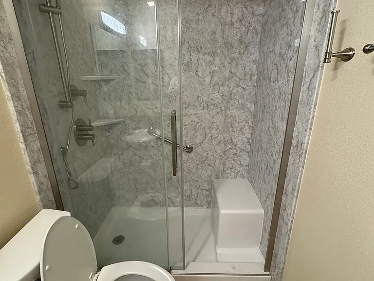 Walking shower with double shower heads
