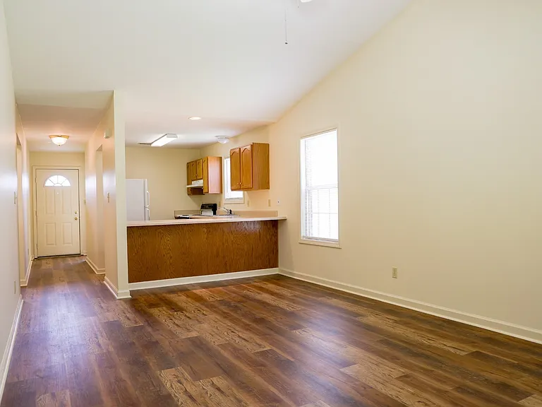 755 Sivley Rd — Photo 5