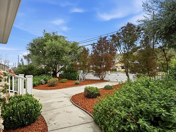 5th image of 21402 Geyserville Avenue