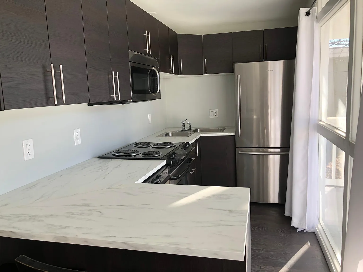 127 Laurel St — Photo 3