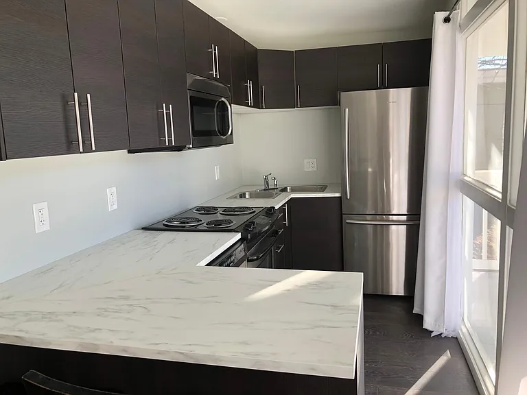 127 Laurel St — Photo 6
