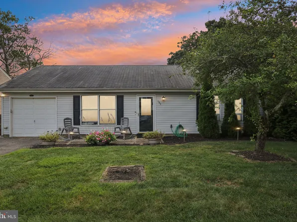 105 Windward Dr, Barnegat, NJ 08005
