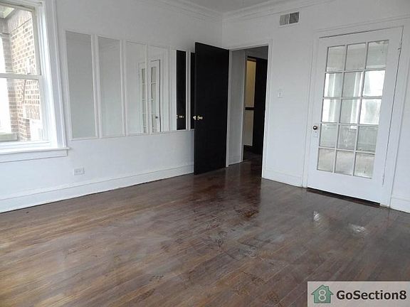 3rd image of 8509 S Crandon Ave