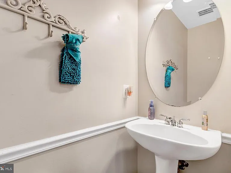 8628 Ellesmere Way — Photo 34