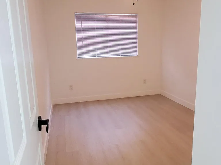 Sierra Gardens — Photo 29