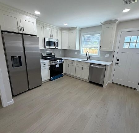 4th image of 299 W Broadway