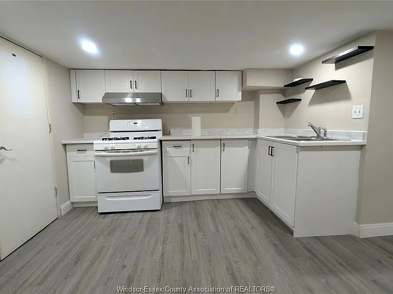 3243 Millen St #LOWER — Photo 6