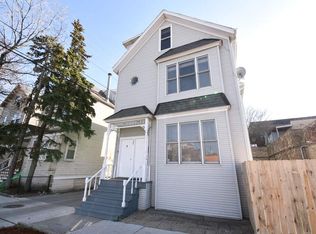 1549 W Barry Ave, Chicago, IL 60657