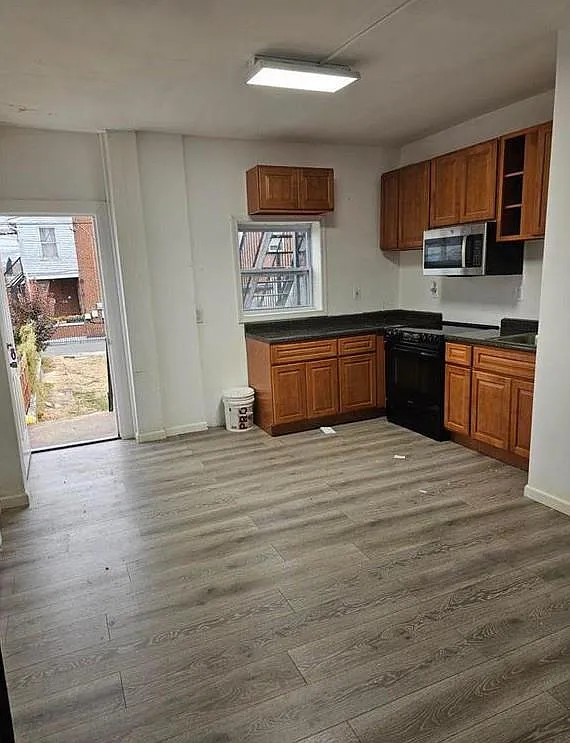 1 bed, 300 sqft, $1,200 — Photo 2