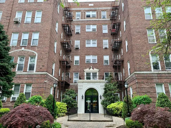 868 East Seventh Street 6A image 1 of 24