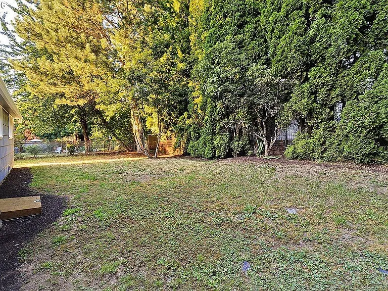 10044 SW 35th Ave — Photo 10