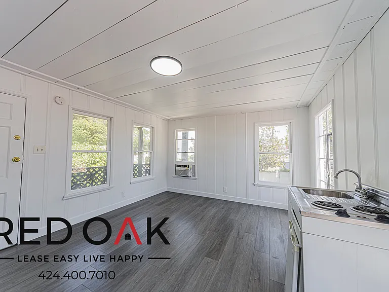 1111 N Doheny Dr #A — Photo 1
