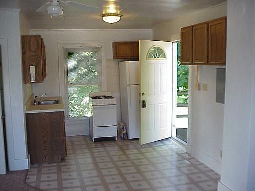 2nd image of 1364 Mill St