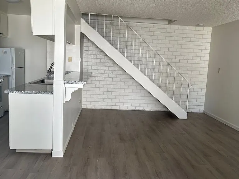 1703 Donner Ave #3 — Photo 2