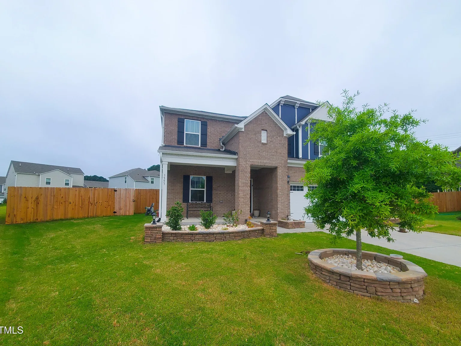 5 bed, 3.0 bath, 2700 sqft, $2,995 — Photo 3