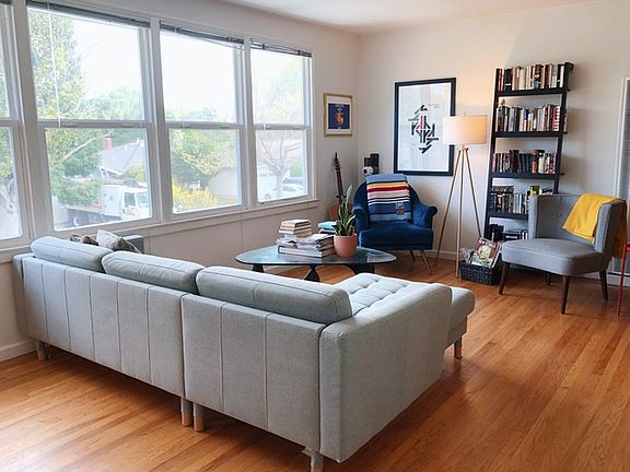 3rd image of 1594 Mariposa Ave