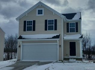8157 Moonlight Creek Ln, Fowlerville, MI 48836