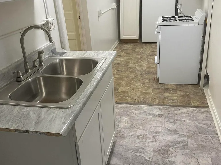 1708 N Main St #B — Photo 7