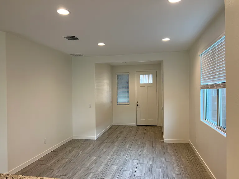 9214 W Roma Ave — Photo 22