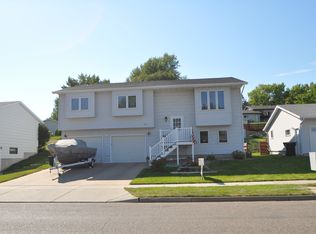 818 N 35th St, Bismarck, ND 58501