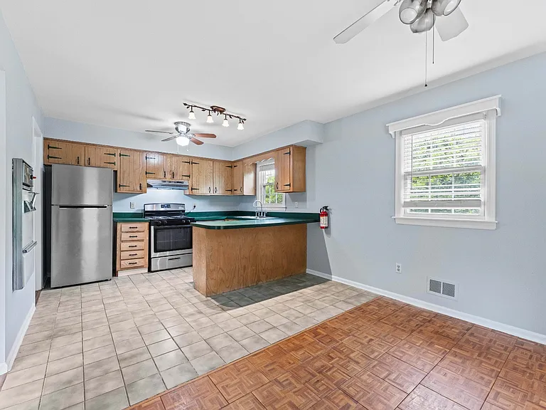 1057 Lakewood Rd — Photo 8