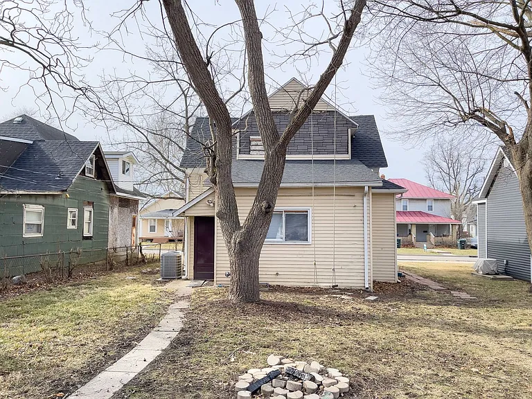 118 N Martin St — Photo 27