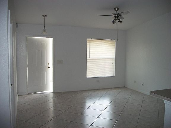 3rd image of 146 SE 12th Ter
